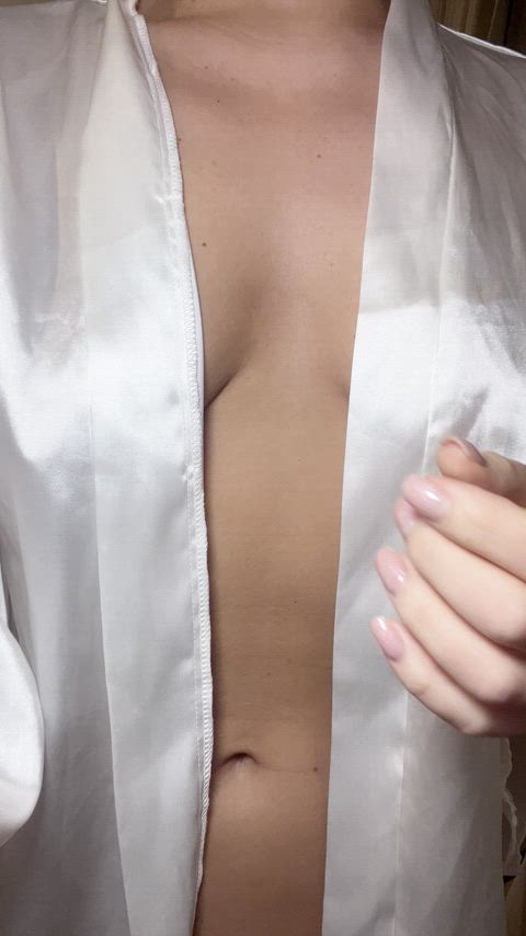 all eyes on my sweet little details babe