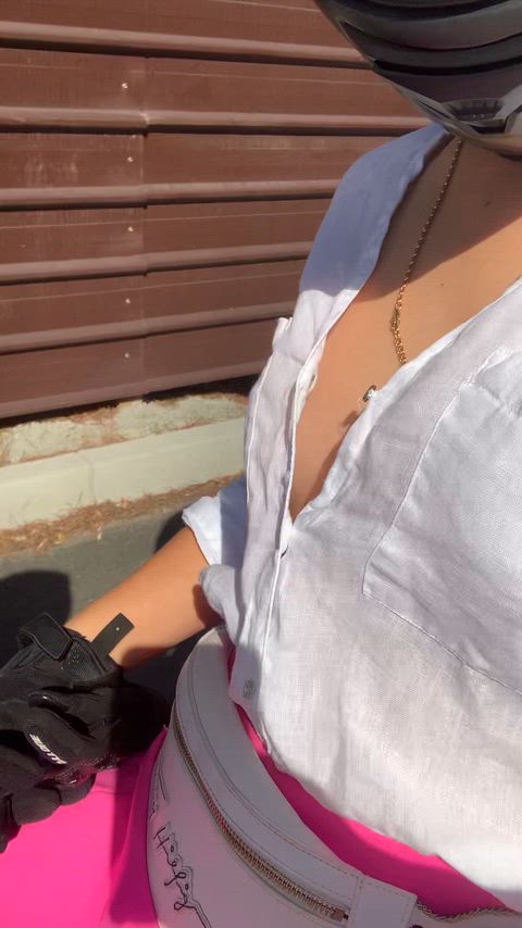 we don't wear a bra in France [F]