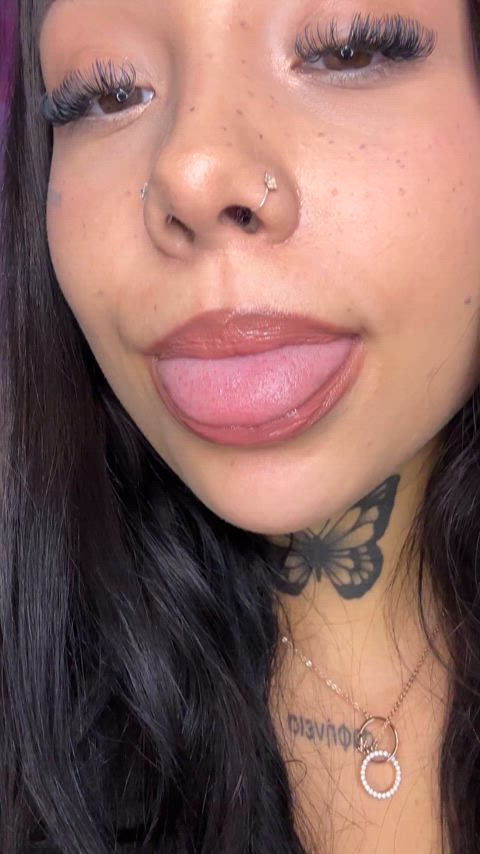 [onlyfans][tatianasarax] Does being the boss's daughter change whether you'll fuck me?