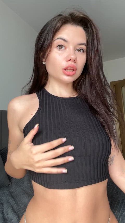 Can snall-chested girls be considered sexy