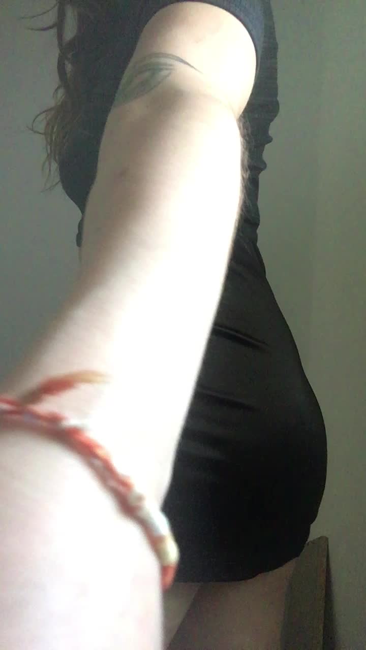 Wanna take a bite out of this cute ass ? 💕