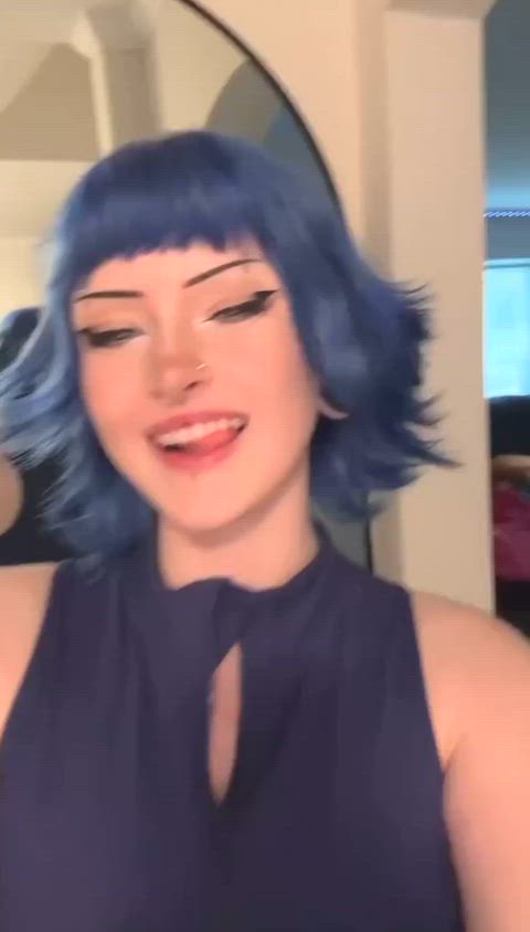 Titty reveal? ❌ Unwrapping your presents ✅