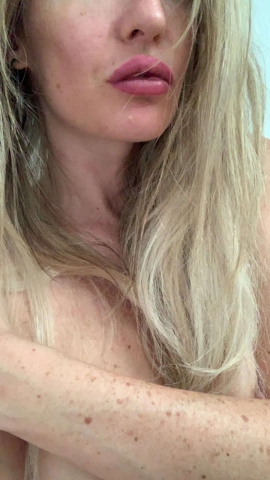 These lips are not only made for complaining 😉