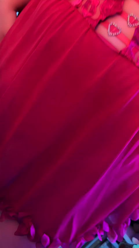 The curvy gal with the cute Lingerie