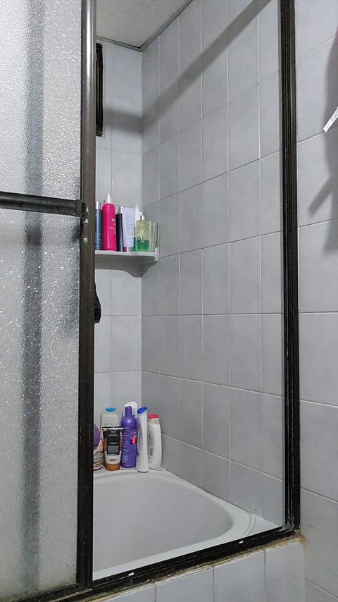 MILF bodies gets horny when its wet