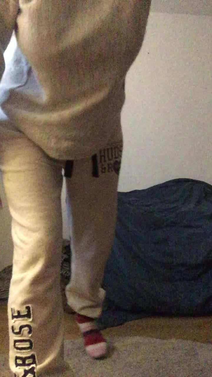 Sweats and a hoodie always feel goodie. .. 😆😆😆😆😉