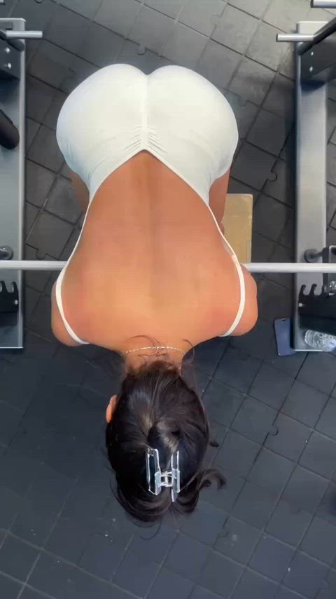 A good latina can never leave her body aside