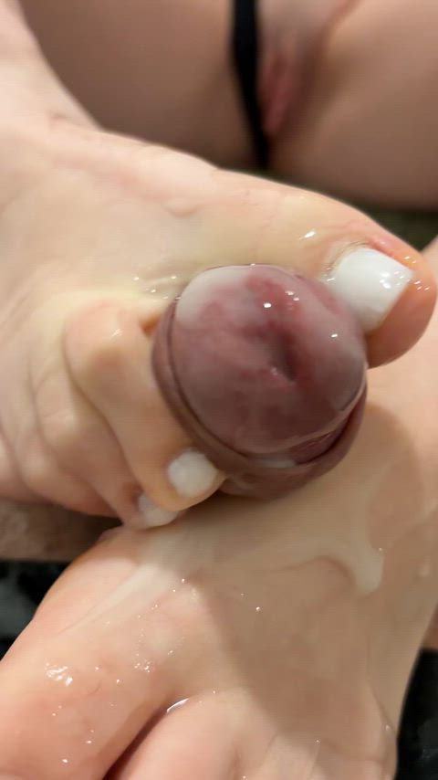 POV: You look down and see this mess... ⬇️👀 I didn't stop rubbing until every drop was massaged into my skin 💆‍♀️🧴