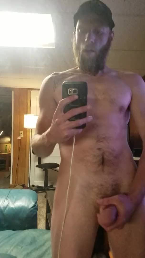 Redneck bro squirts a massive load all over his mirror
