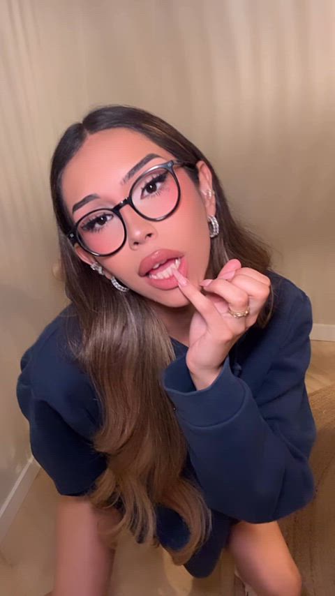 Would u kneel down to suck me off i begged u