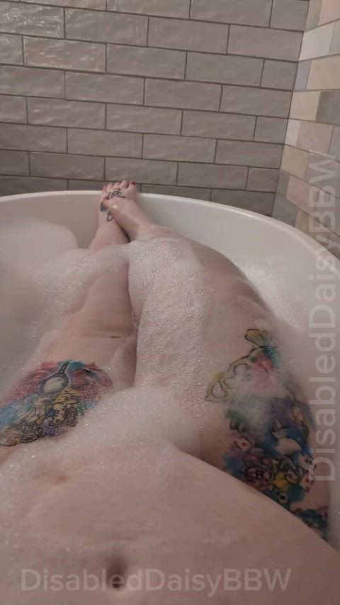Footsies in the tub 🛀 thumbnail