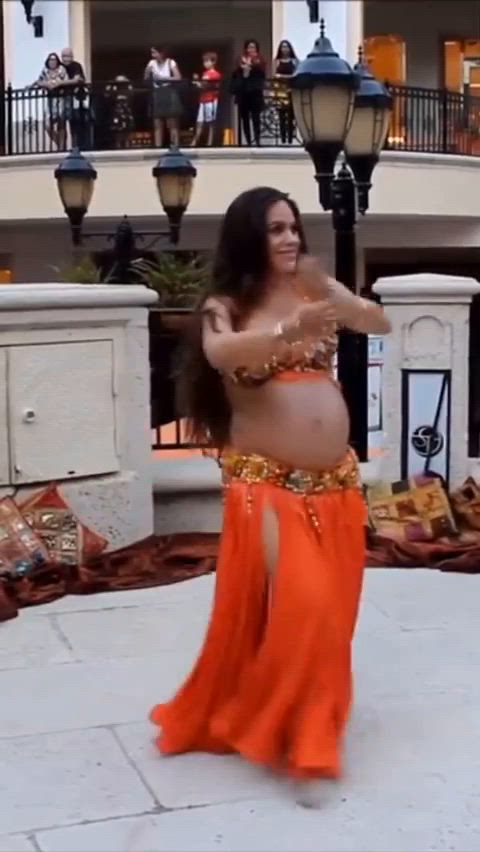 Pregnant Belly Dancer Shows Off Her Skills: