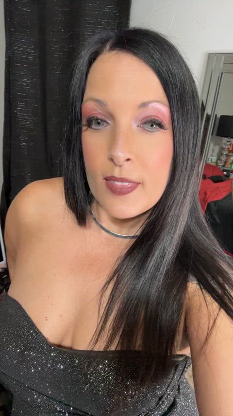 Sexy and married... drop a YEAH and I'll send you something naughty