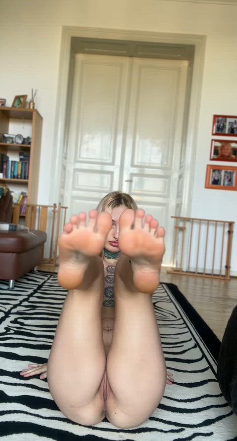 If I slipped my toes into your mouth… would you love it, or would it totally gross you out?