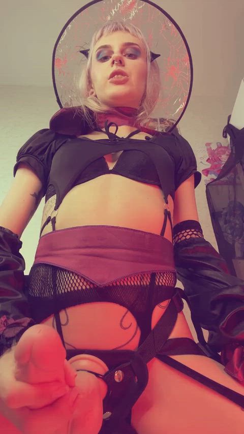 I'm your hot little elf 😍 Your lustful queen who can't get enough 👸 Your succubus mistress keeping you on a leash 😈 Or just an anime girl who wants to take you in her mouth 😜 Let me know your choice 👇🎁 thumbnail