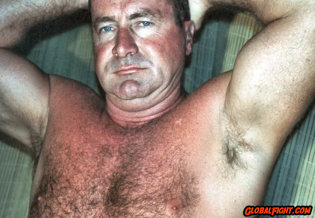 Cuckold bear bodybuilder bull