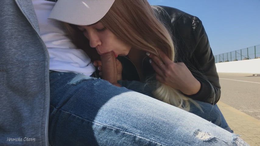 Veronica Charm gives stranger a blowjob