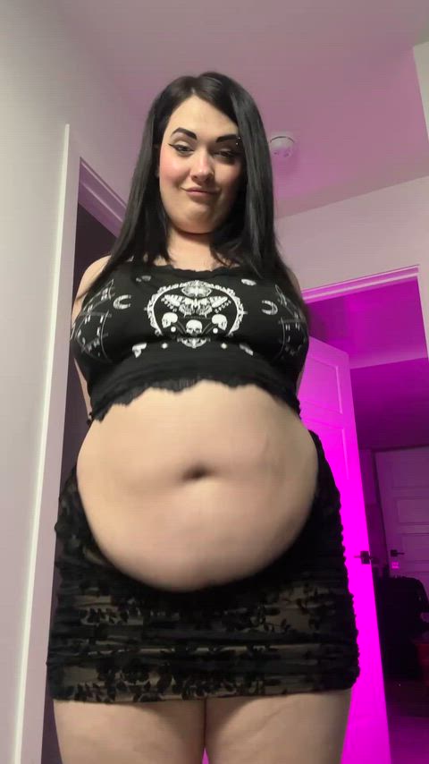 Men who love Big bellies are my type