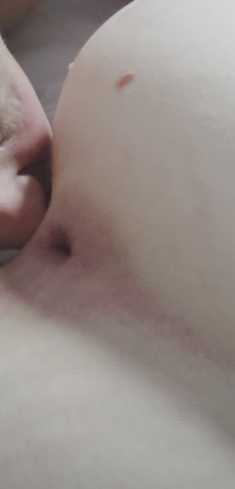 Eating it from behind makes her pulse at 0:09
