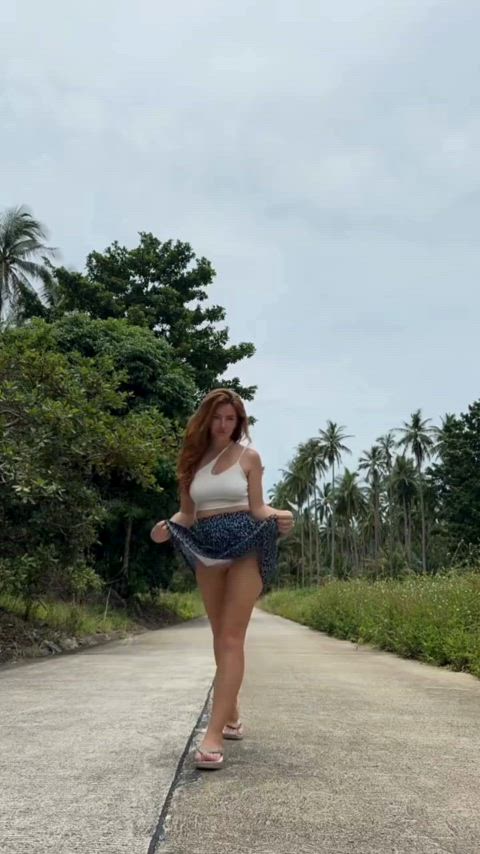 The perfect summer walk, but without panties