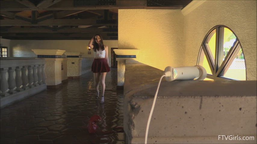 Pepper XO (FTVGirls Brooke) masturbates with the Hitachi Magic Wand to a strong, public orgasm