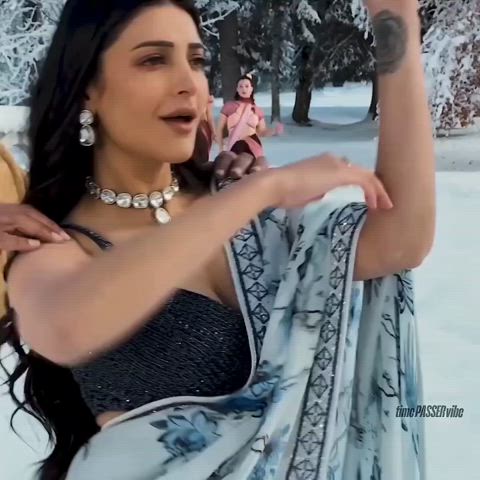 Shruti Haasan / Shruti Hassan