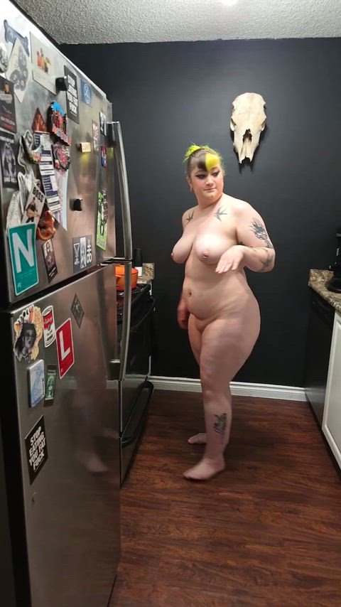 Nude baking 🖤🍞 [F]