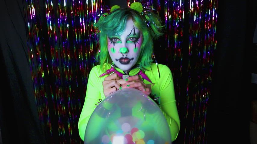 Balloon fun with Jinx the clown!! Playing around with deep breaths and inflating the balloons, blowing them up until they pop! Then the clown gives an instructional lesson on how to properly wear your balloobies. It is important when wearing your balloobies to pay attention to the details and make sure your balloon nipples are pointing in the right direction! And of course following up the fun with proper balloobie disposal! (Full vid available on my sites) - Jinx Aesthel thumbnail