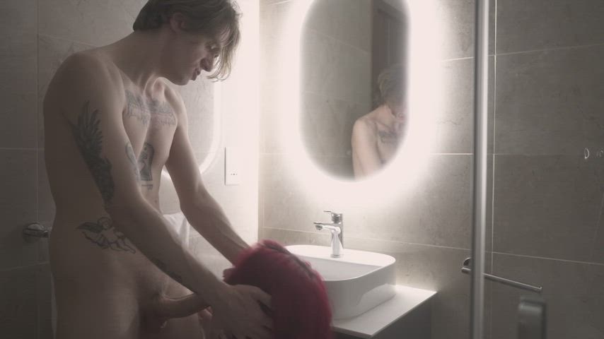 Sucked him off after showering together ♥