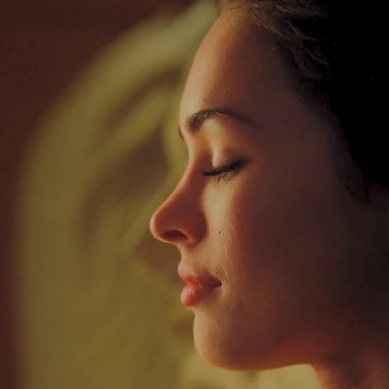 Megan Fox and Amanda Seyfried - Hottest kiss ever
