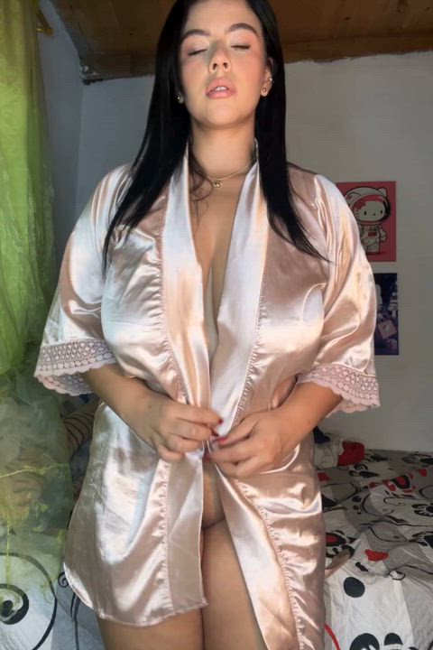 will u cheat on ur wife with an 18yo like me?🤭