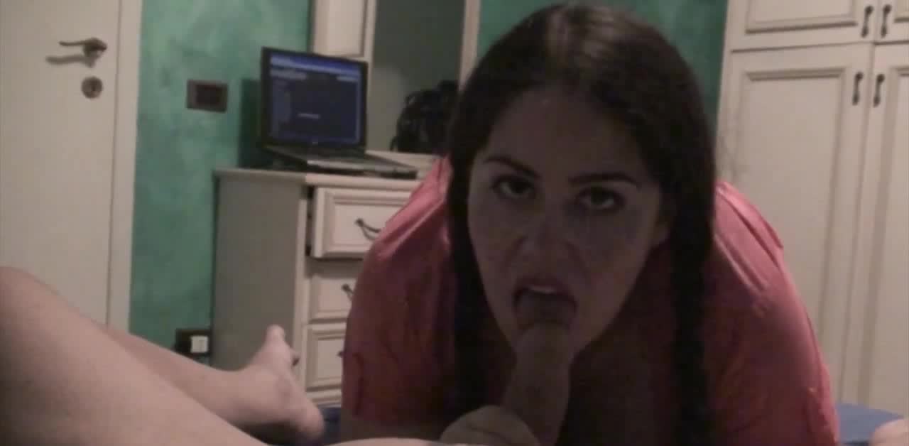 Girl blowjobs penis