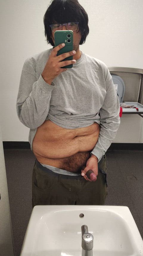 27[909] M4A Rialto 6'3 chub Latino top looking for sissy to to be Fwb with lmk if you're down to be bred