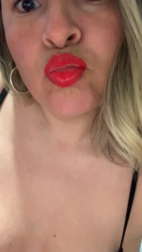 Just a lick of a juicy tongue...