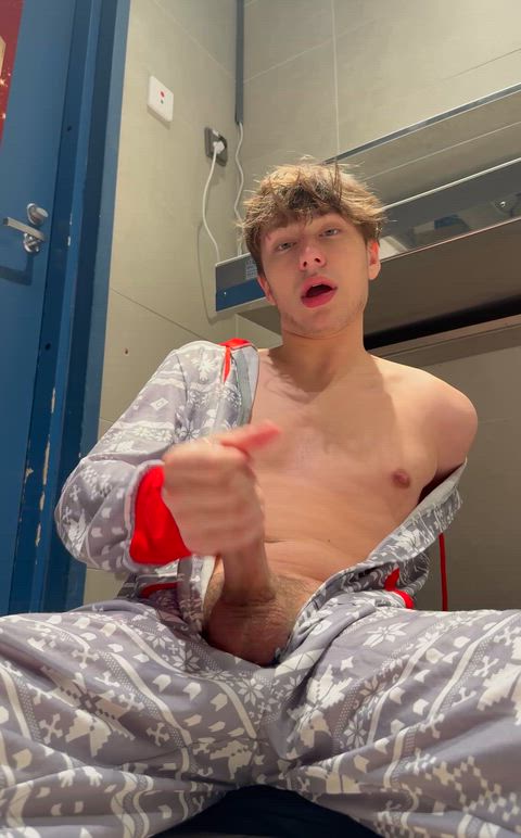 Can I cum on your face on Christmas morning?😳❄️💦