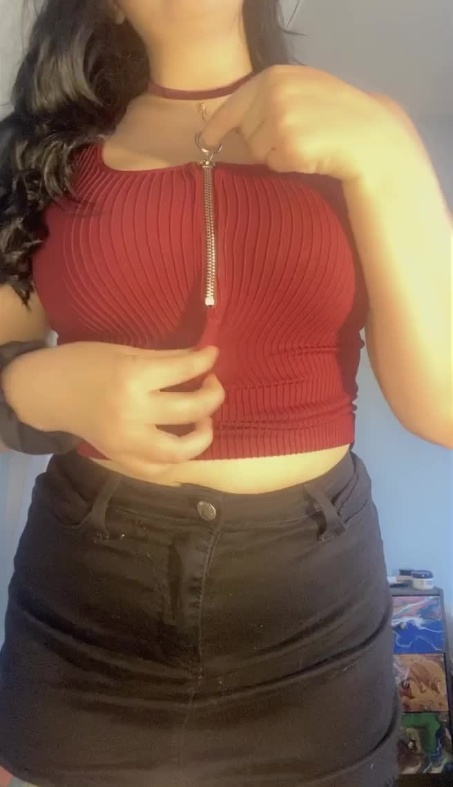I think this zipper is broken 😳