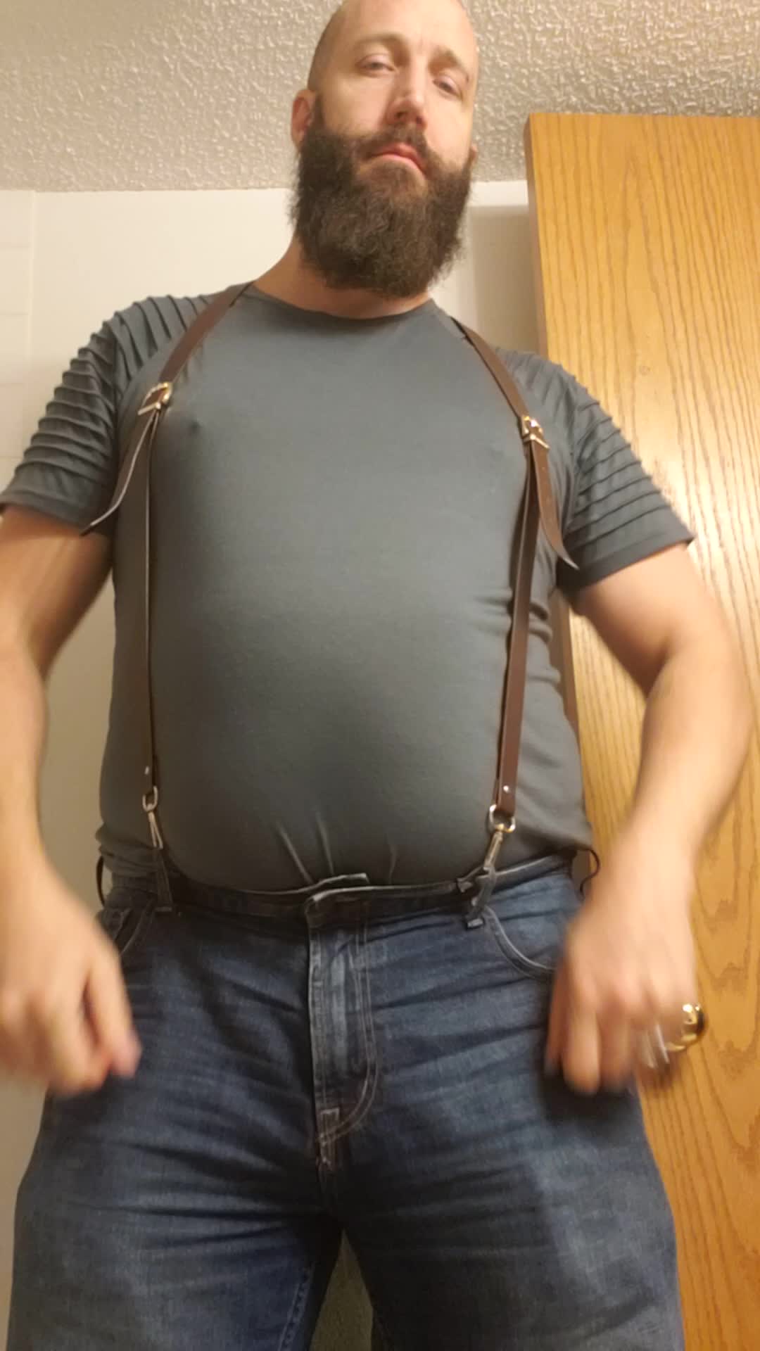 Daddy bear pissing