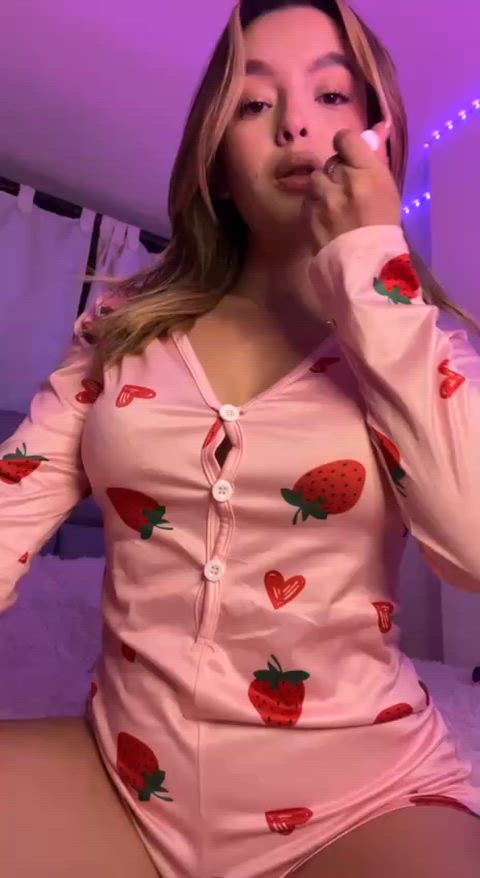 I just wanna be your fuckdoll :)