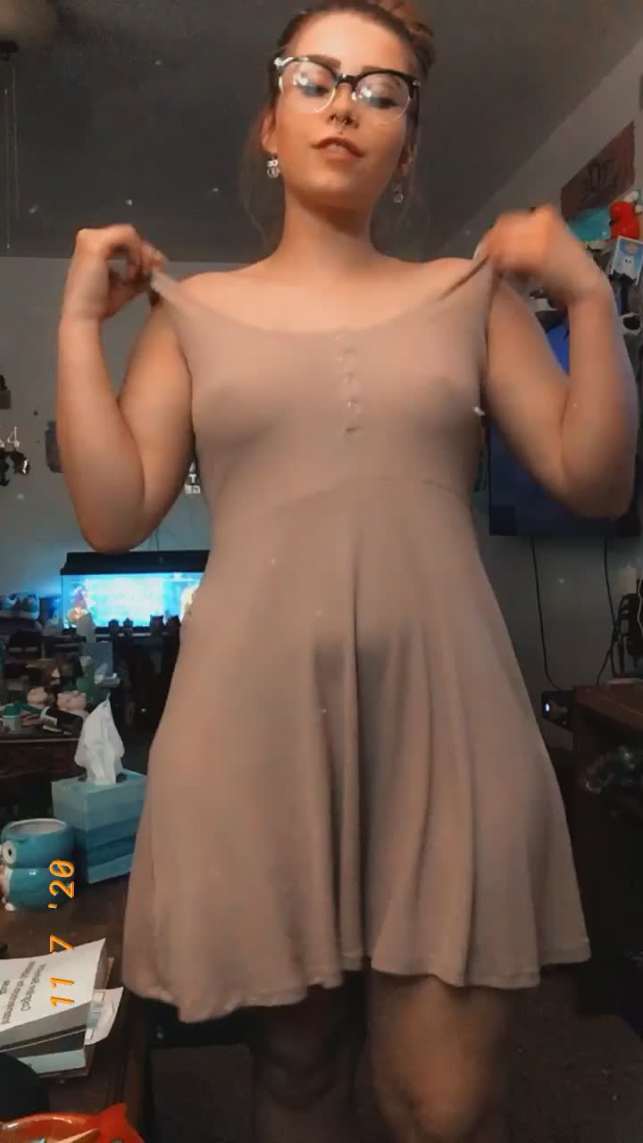 Sundress season 👅