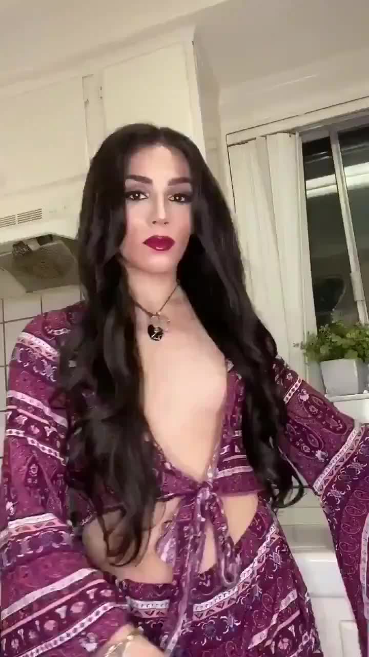 Ariel Demure wants to make you dinner