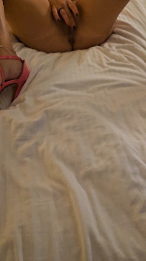 Dreaming about the last time I had 3 cubs, one in each hole, all night long!