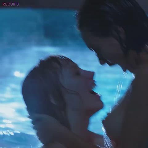 Ivy Wolfe & Janice Griffith kissing in pool