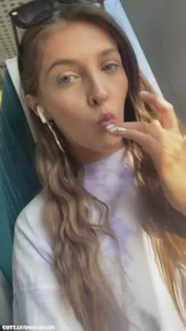 She can't stop gooning, even in public