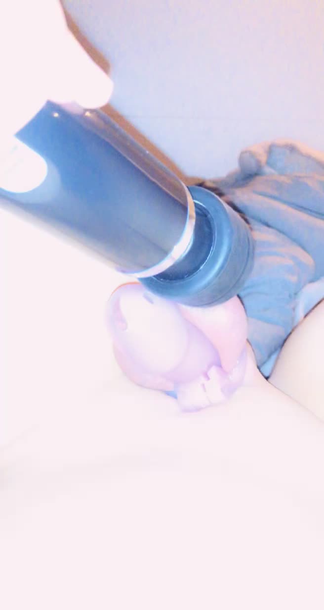 Cumming in my cage😈💕