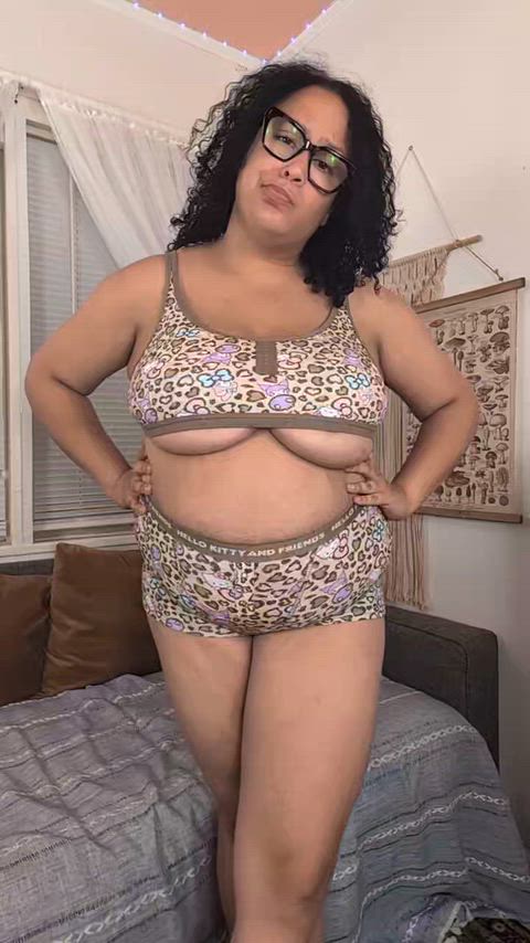 DimSuperficialAsianconstablebutterfly thumbnail
