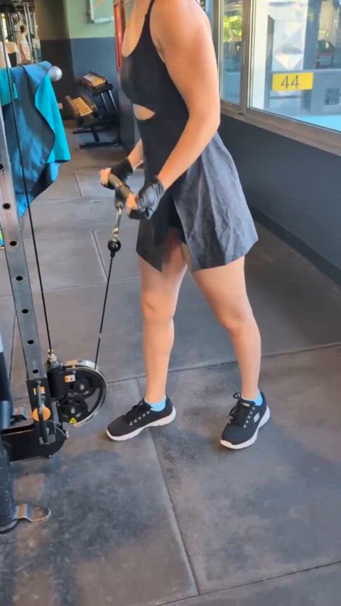 Holding the moan in my (usual) gym, hope that makes it slightly more daring. I do my most daring dares in other gyms (normally), but I'm running out o[f] time, soooo...