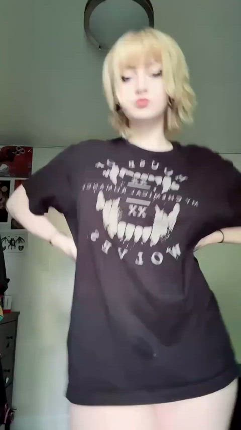 The baggier the shirt, the bigger the surprise