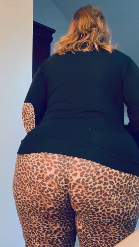 I just let out the loudest farts while having your face shoved into my Milf Ass and you didn’t even flinch. Good boy. Beg me to do it again. 💨 😈