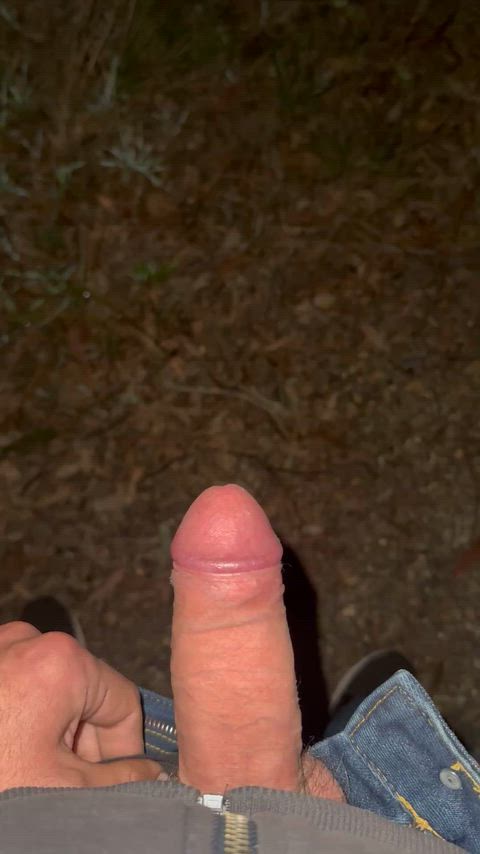 Just a straight guy from Australia who really loves piss. Feel free to message me on Snapchat: aussiepeeguy thumbnail