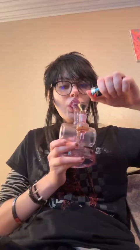 who like boy tits and bong rips? show of hands 🤚